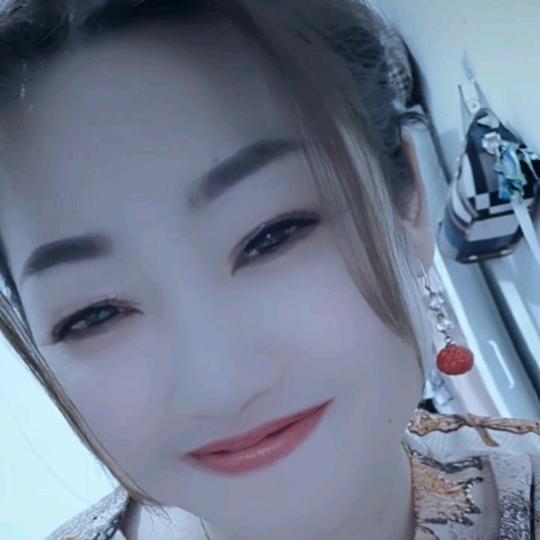 30岁女挖机司机不要彩礼把自己嫁了，