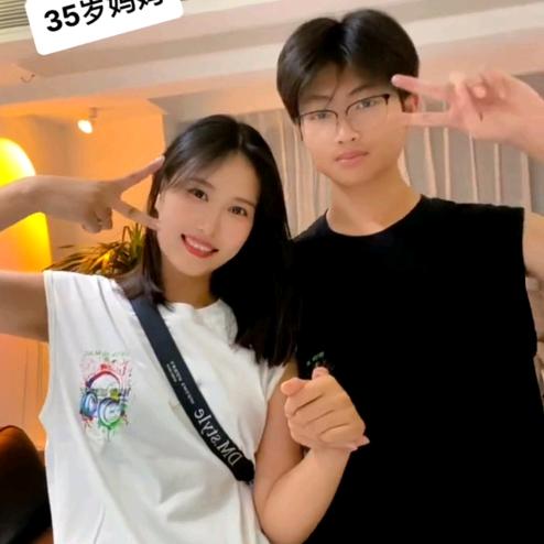 小小马青少年潮牌穿搭