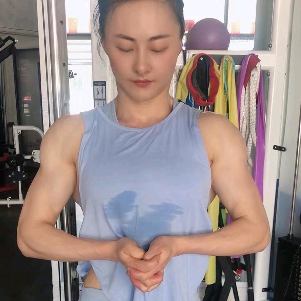 爱撸铁的莉莉姐【自由教练】