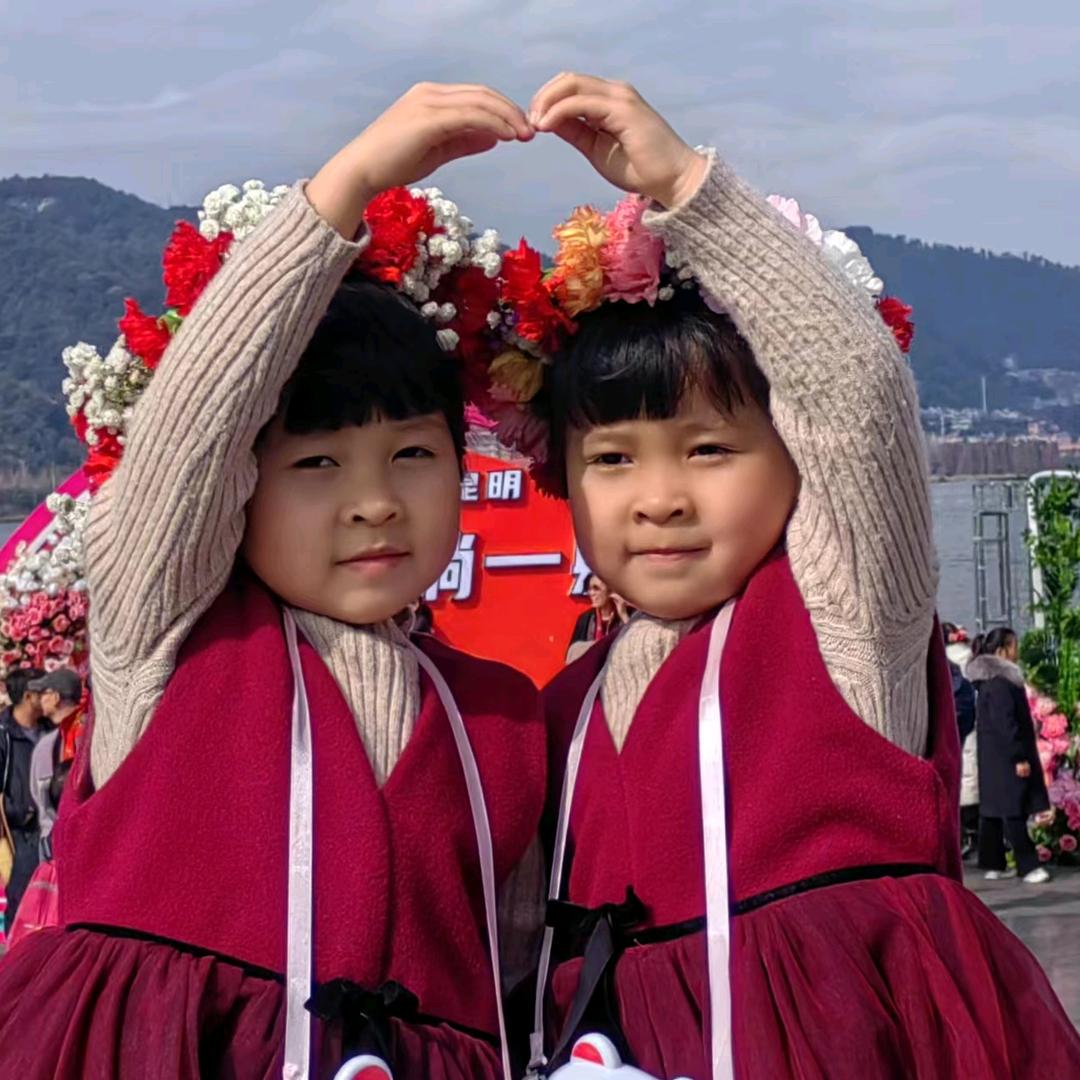 妞妞٩(๛ ˘ ³˘)۶♥