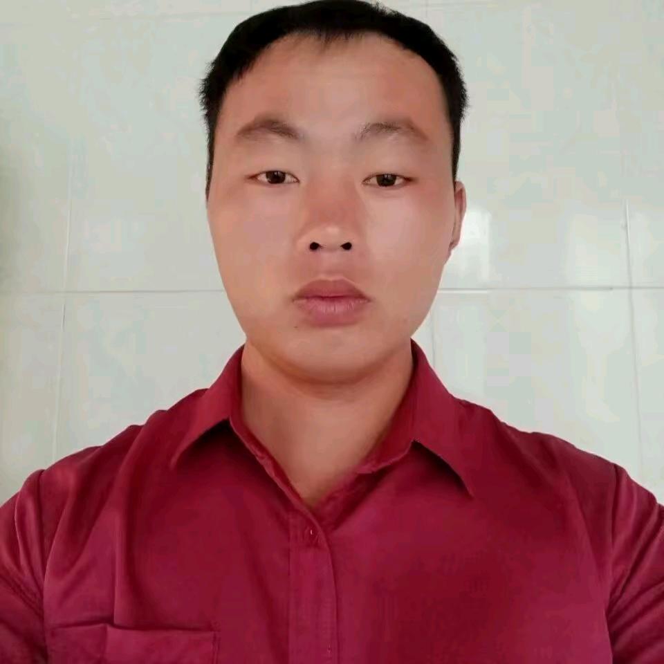 开叉车的帅哥