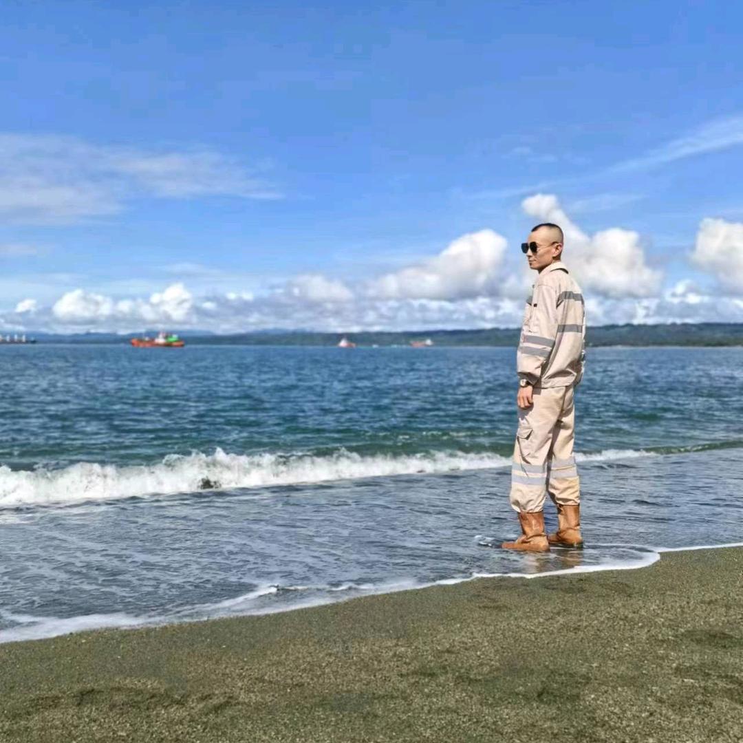 武安小伙在印尼