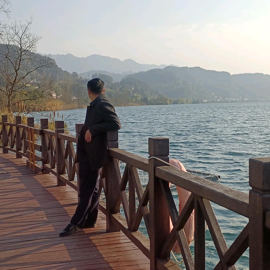 千古江山万里云