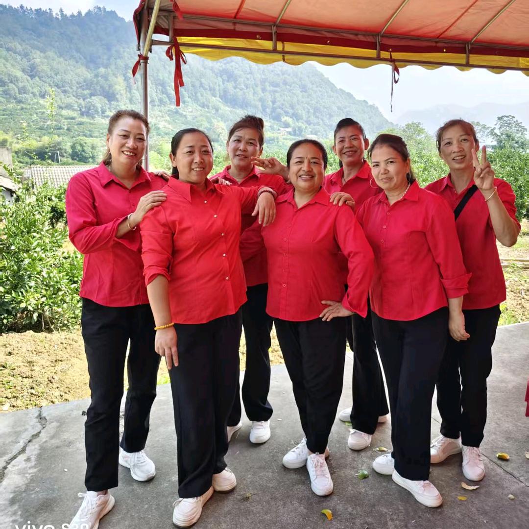 琴姐（白云镇红军桥女子乐队大号）