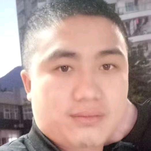 王  超