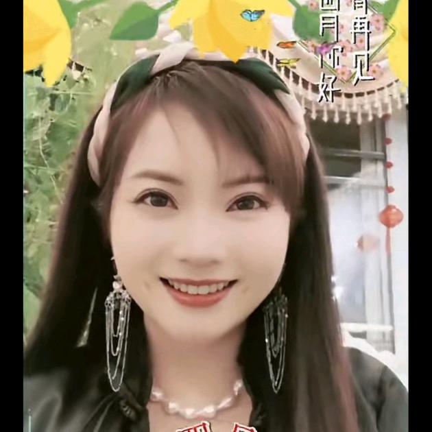 三个小九窝【卖化妆品护肤品】商品在橱窗