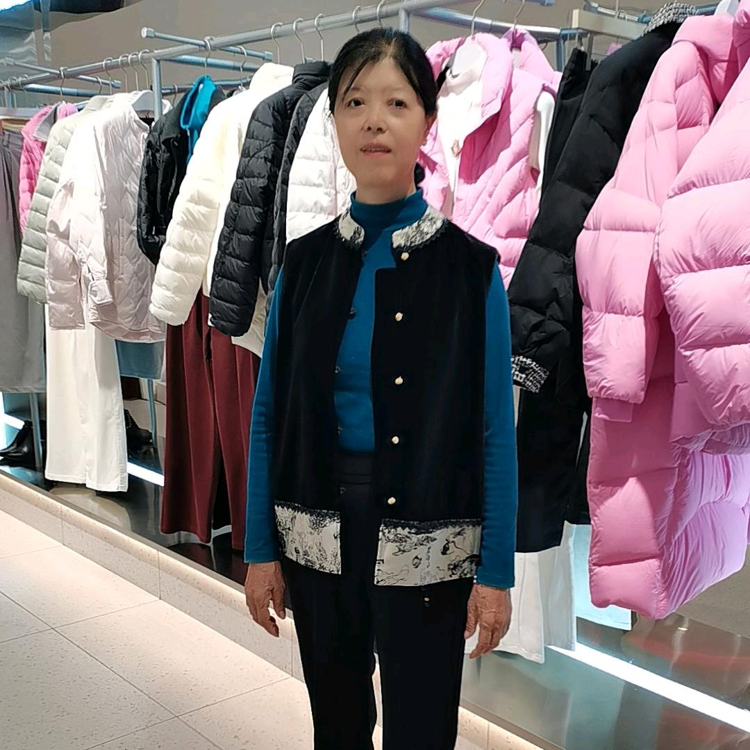 英英玉立