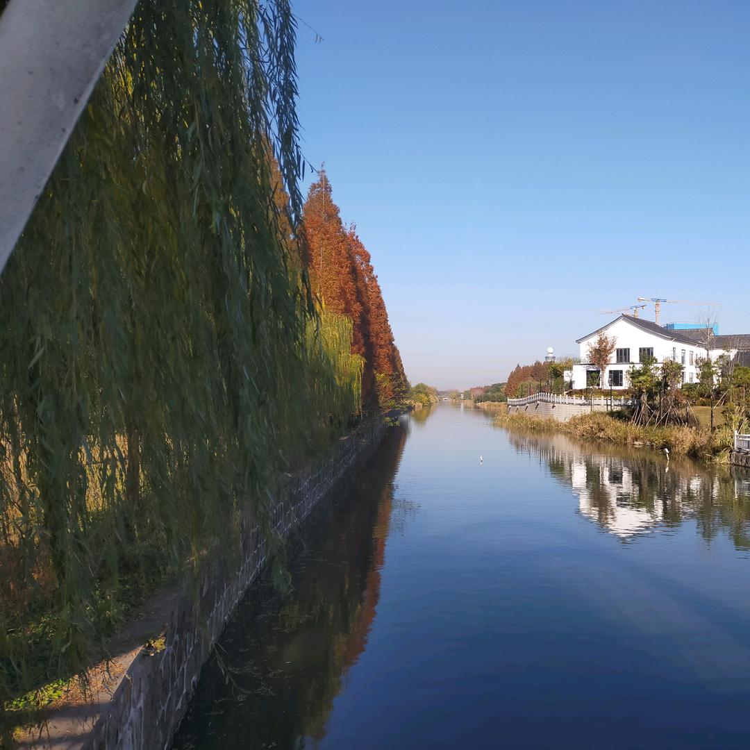 Meet a ghost in a dr