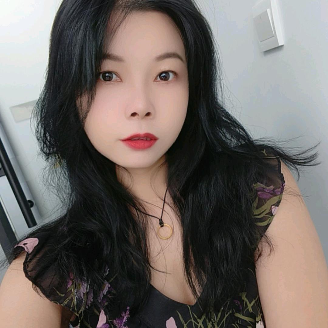 款鄂尔春竹女装店