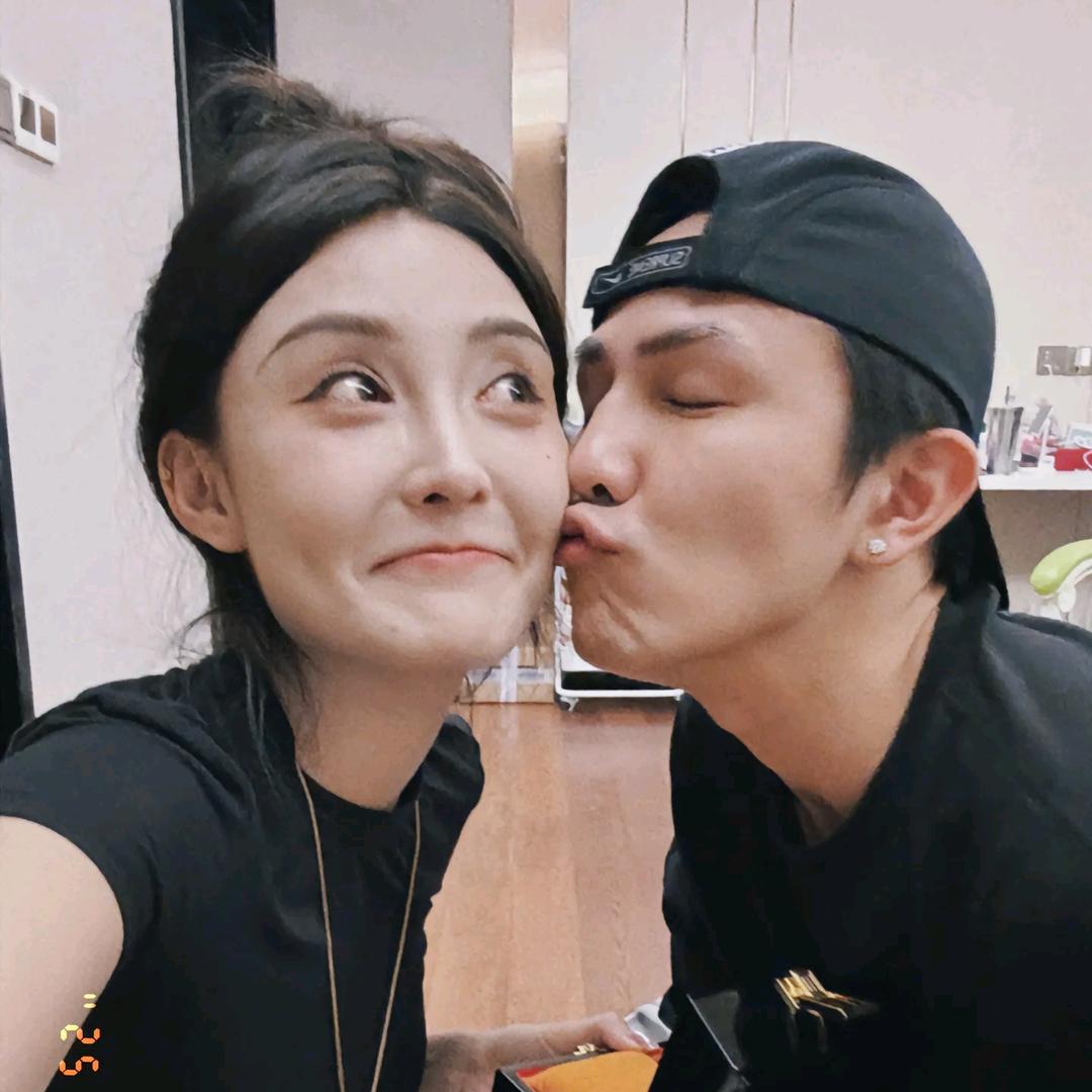 李予诺-直播爆品甄选