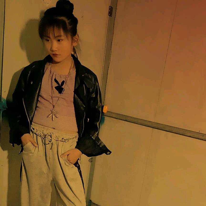 大家都喜欢调皮捣蛋的那个露露就我 😂