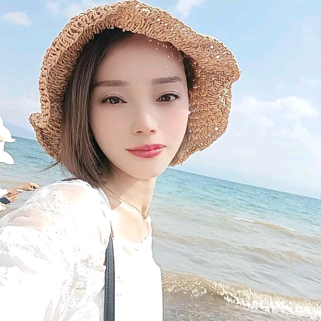 双眼皮，大眼睛，小不点