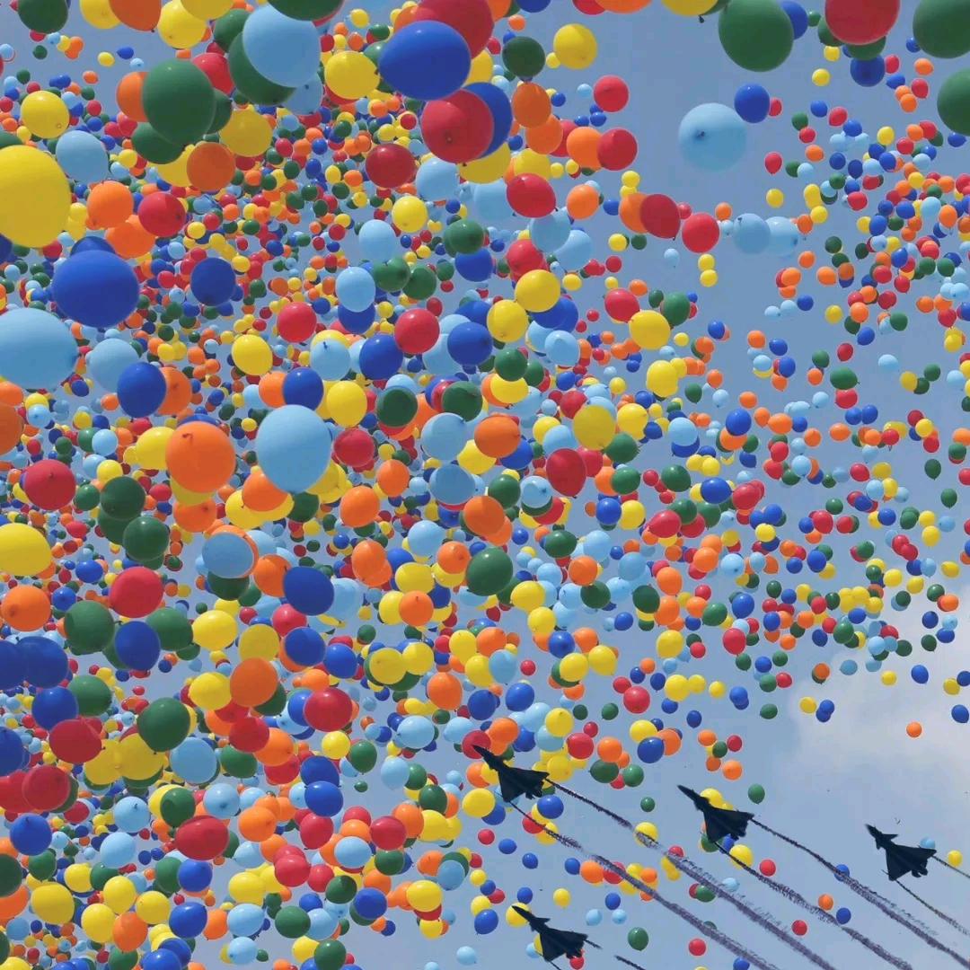 在尖草坪摆摊的小白