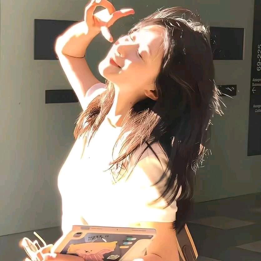 月亮锁了窗
