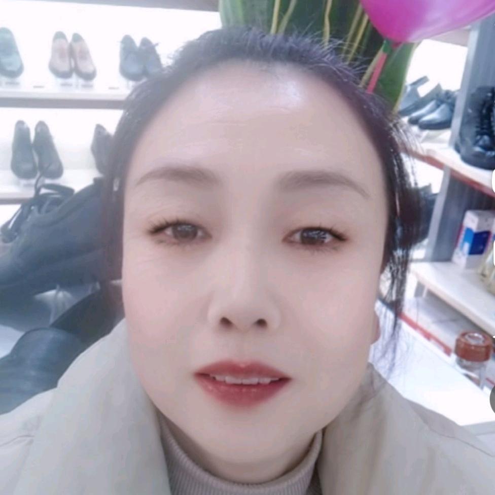 易县红草帽鞋店张姐