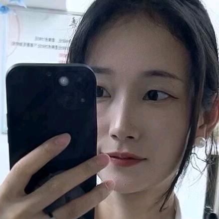 是莉莉吖