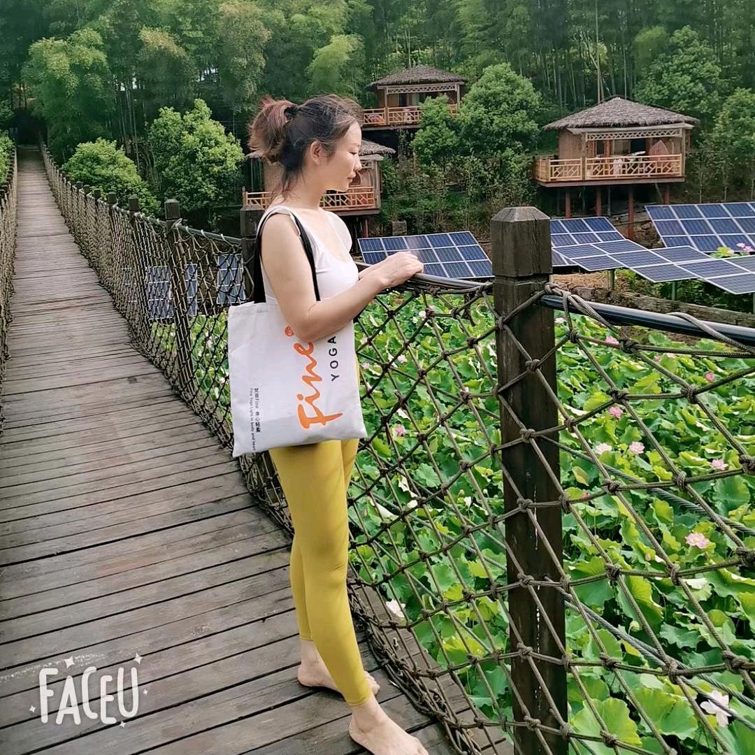 瑜伽老师张利慧
