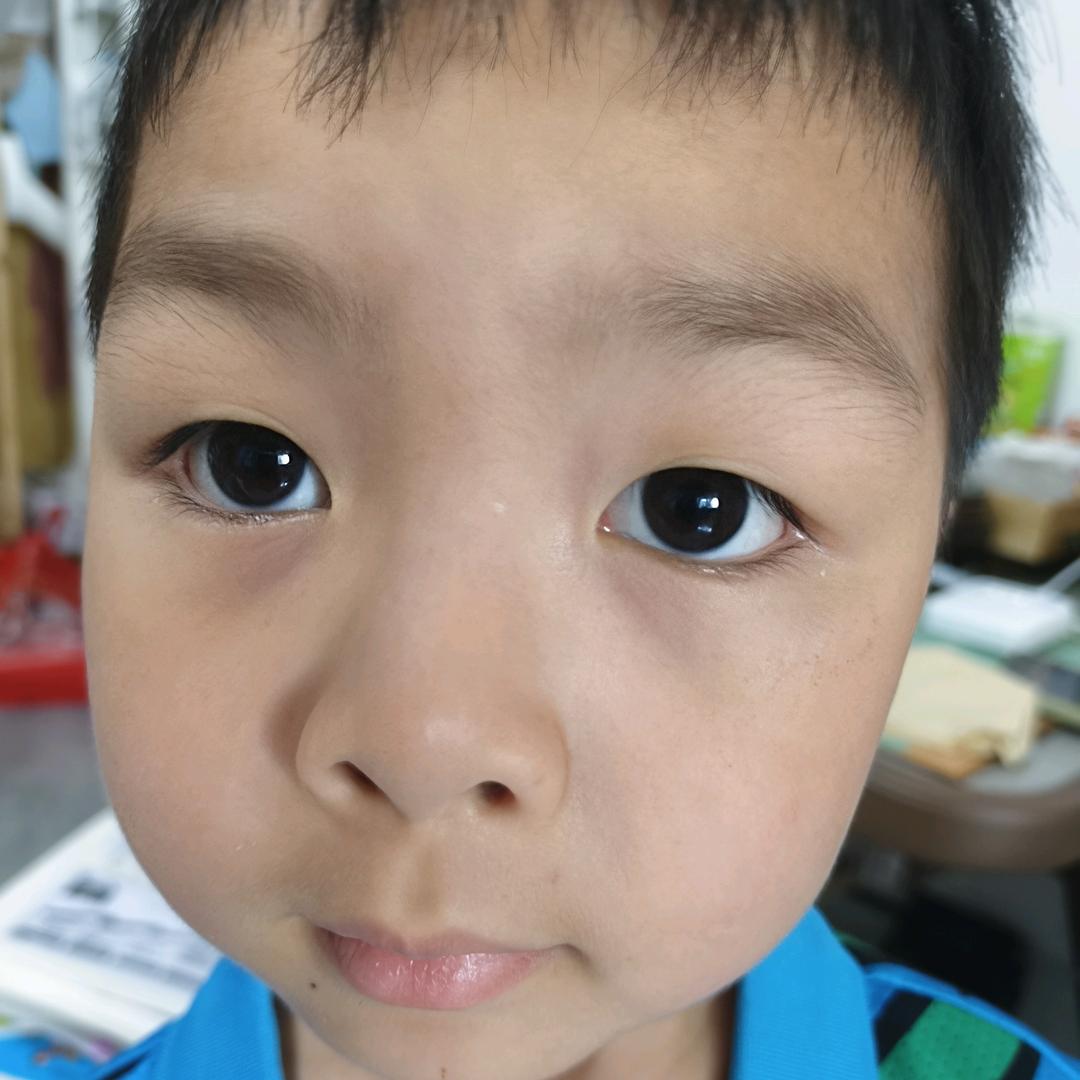 黄靖恒爱打游戏