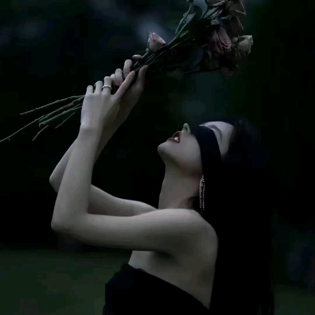 依依💐💐💐