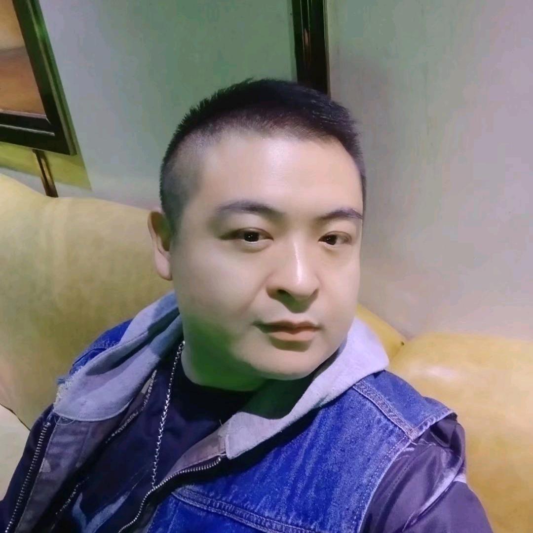 因为酷撞到树