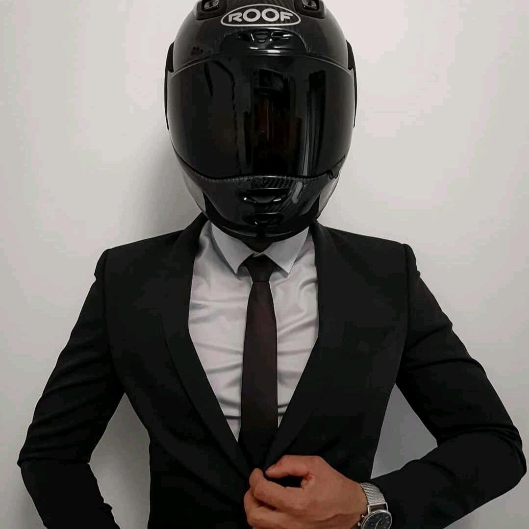 会拿扳手🔧的兔子