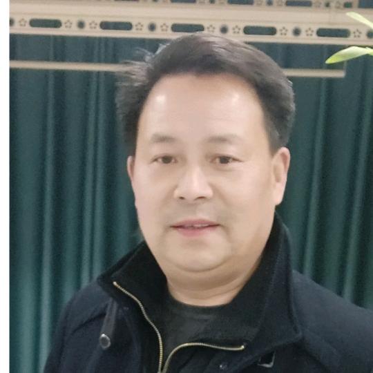 路灯下的老男孩