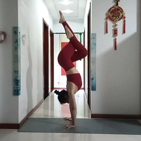 姐俩婚庆（自学瑜伽）