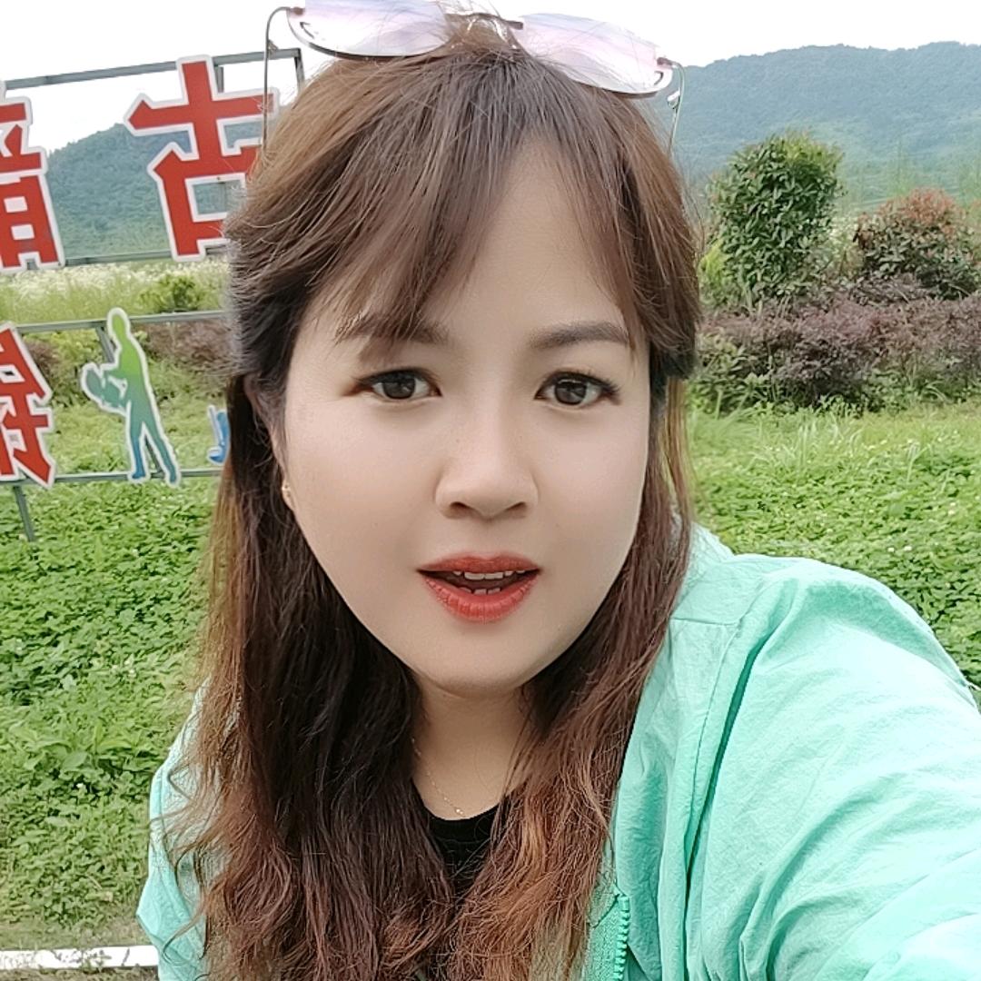 嘴角漂浮着一缕轻烟