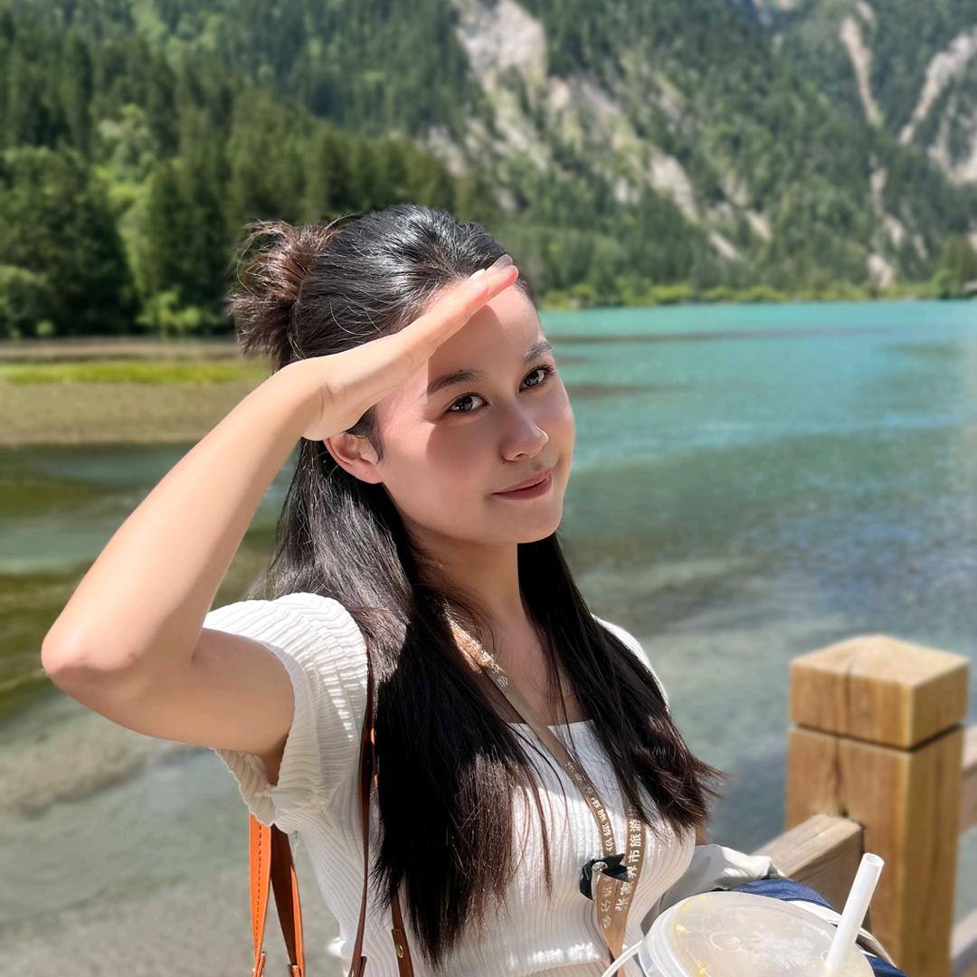 导游小雨（四川旅游攻略）