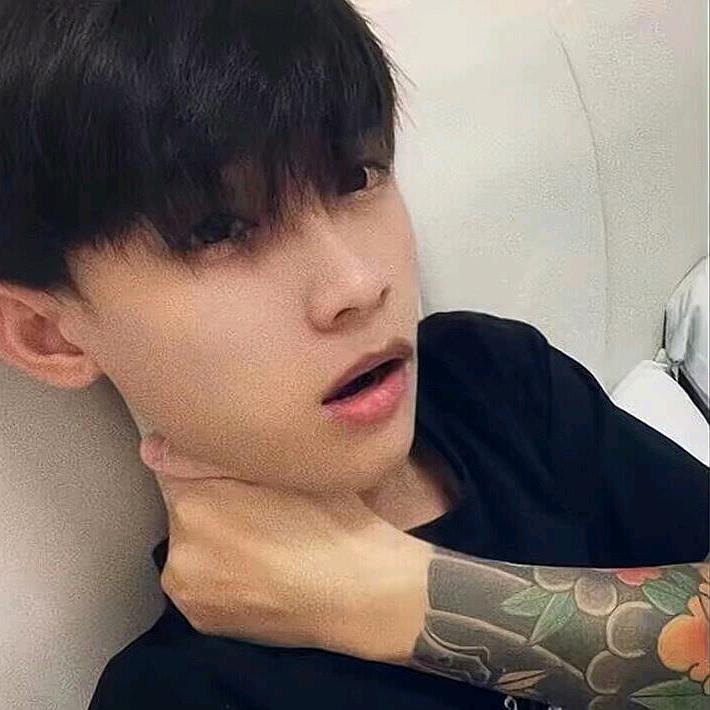 小乖.
