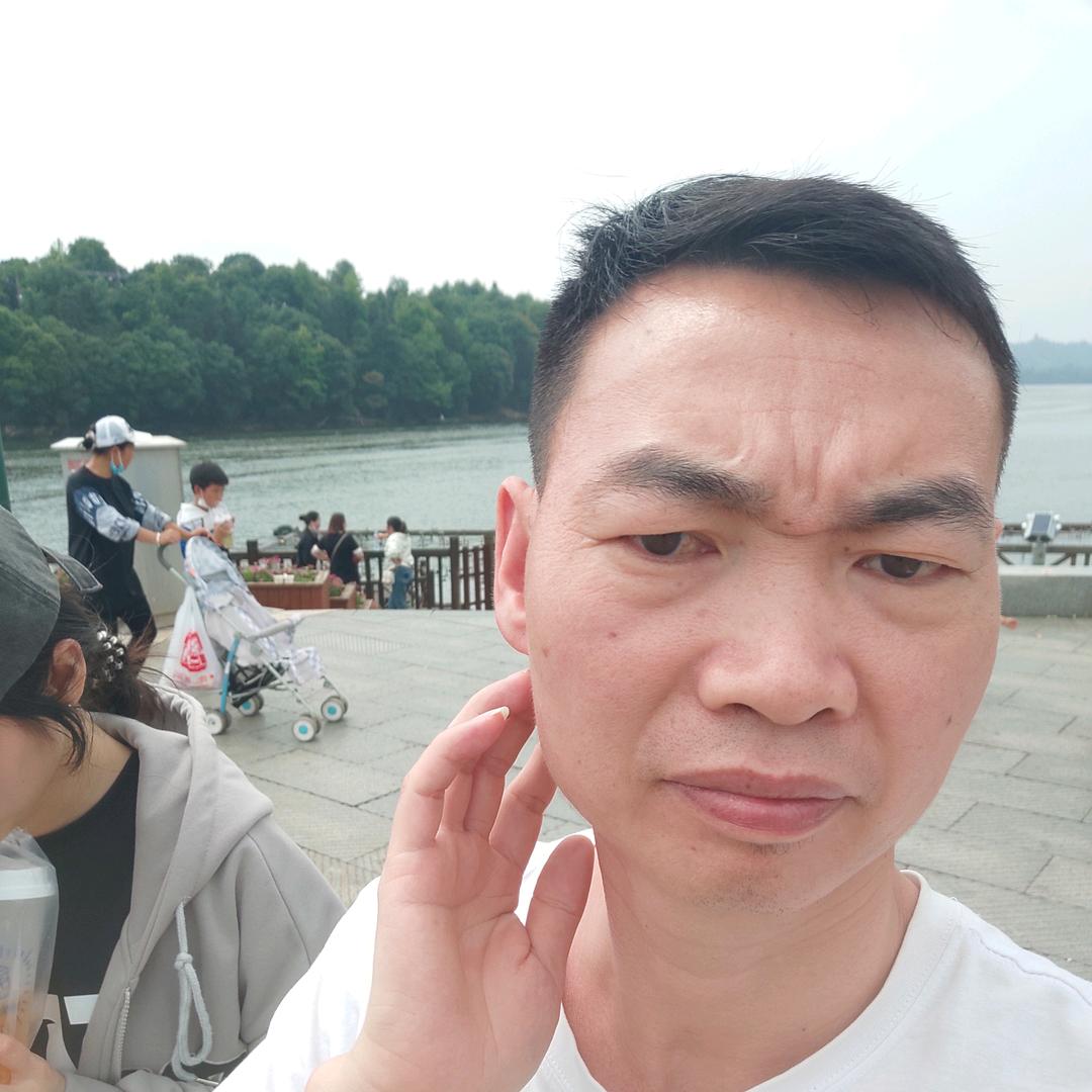 开朗逸的小哥哥