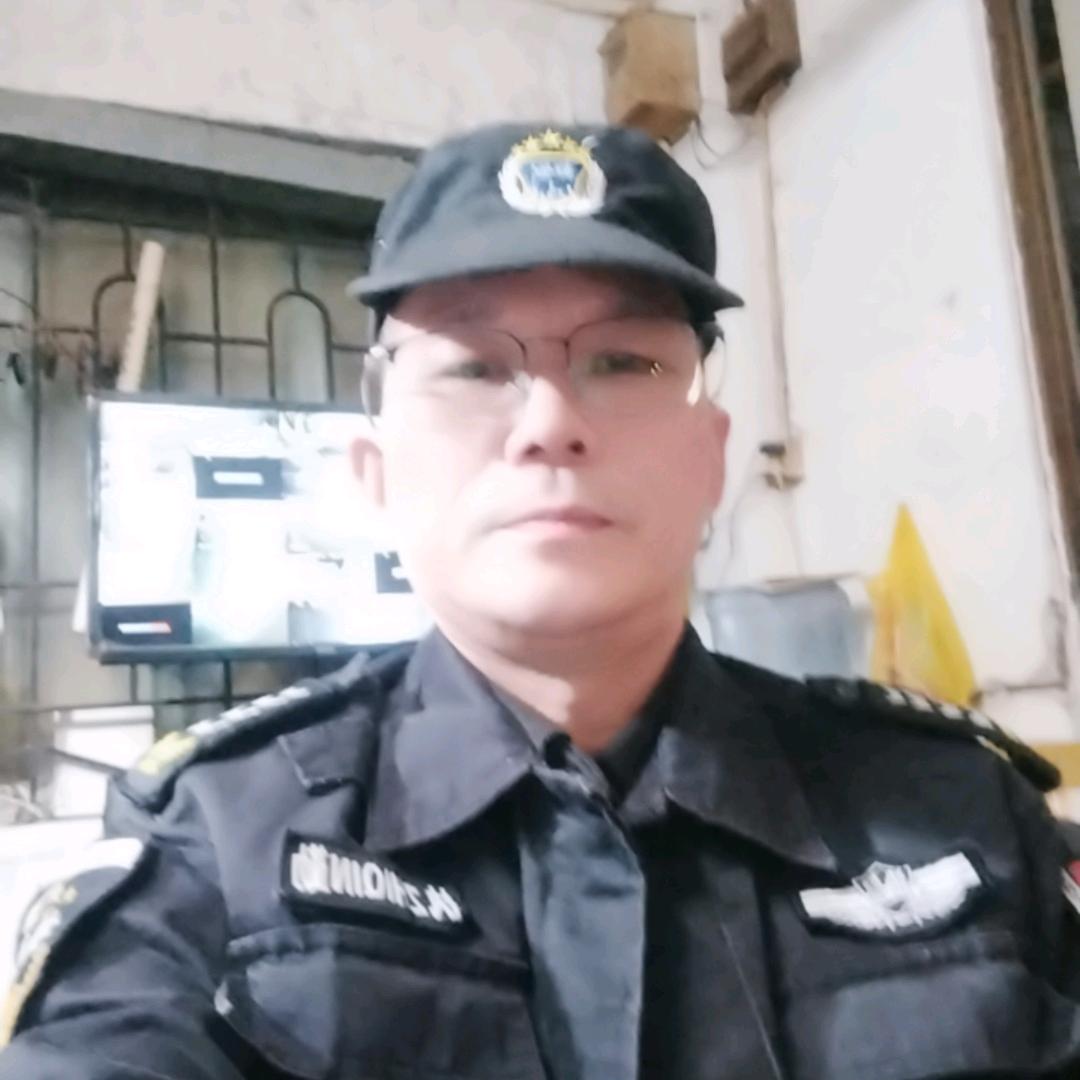 湖北60后大叔没票