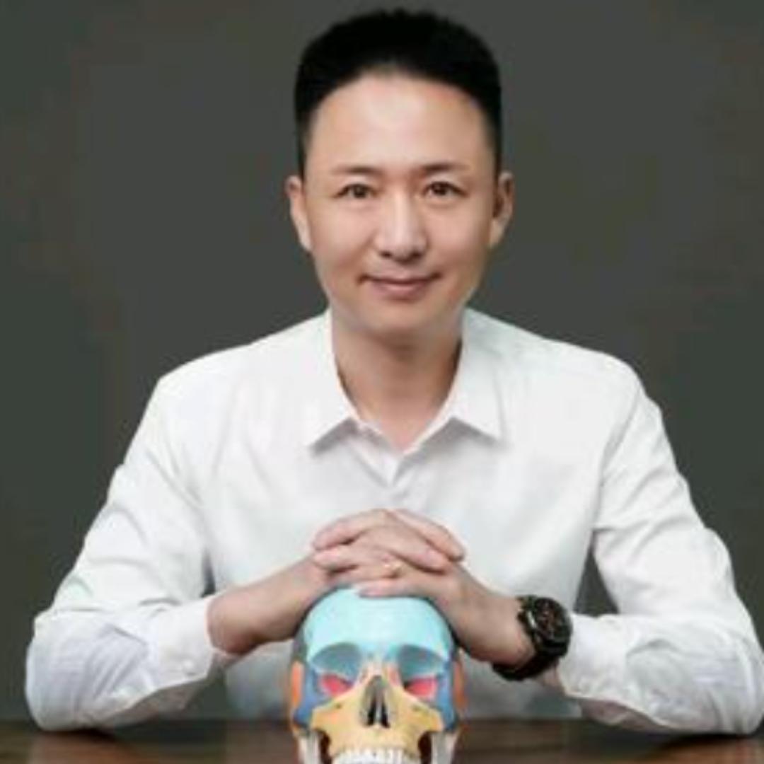 郭占青徒手塑美