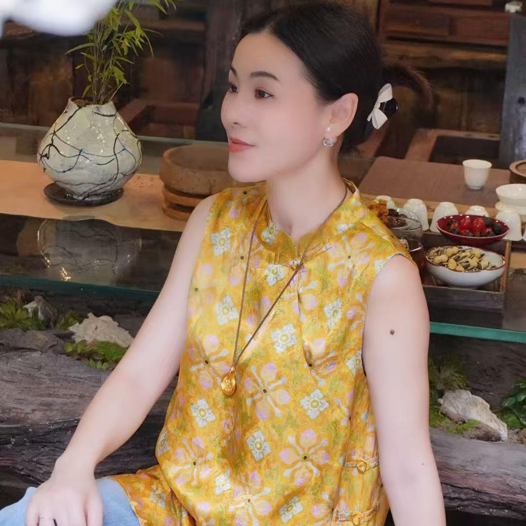 楼上服饰集合店云娘娘新中式