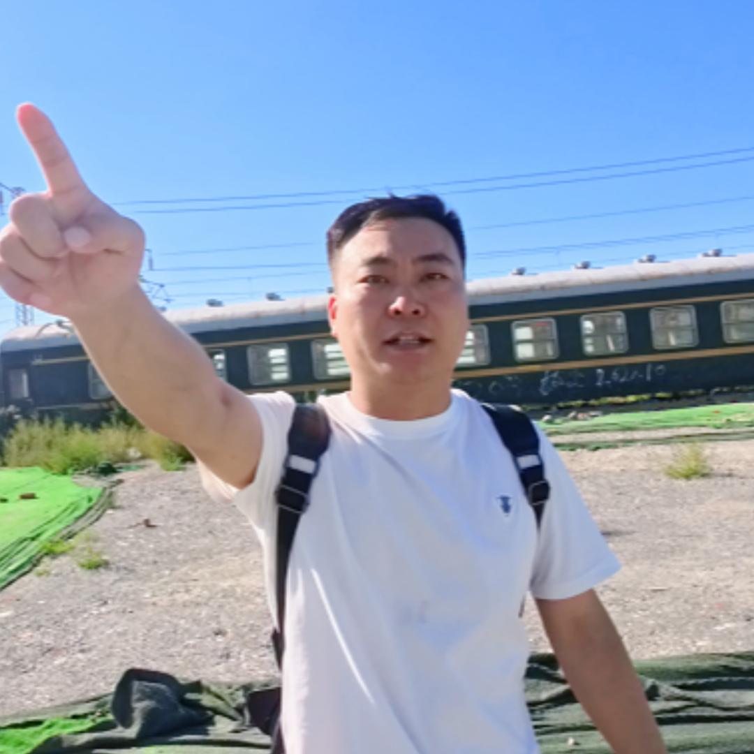 彭小彭（0元环国城市生存挑战）
