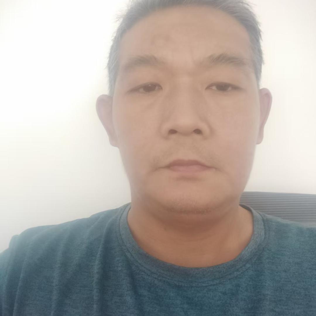 在湖北天门做服装模板的老张