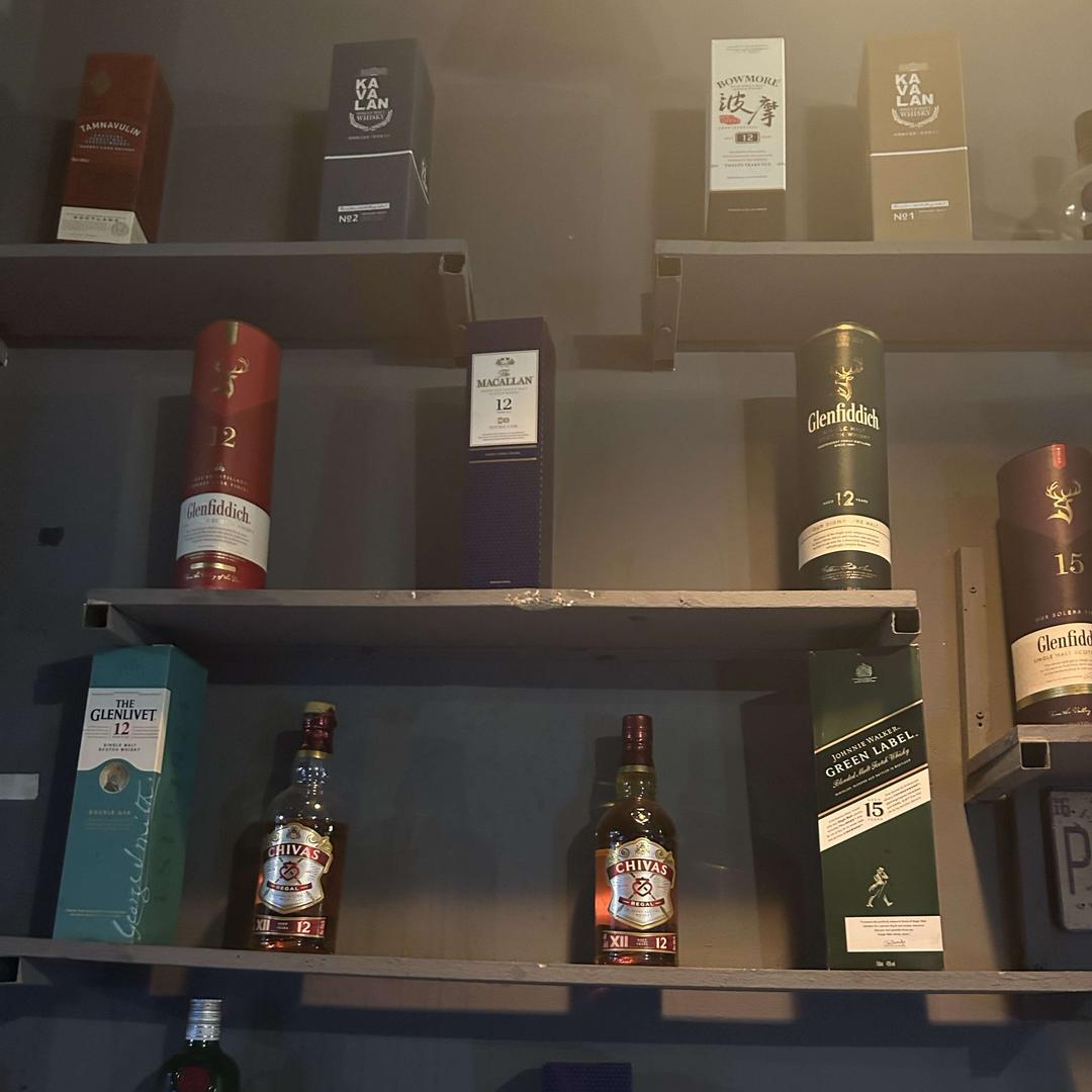 酒姨太 后街酒吧