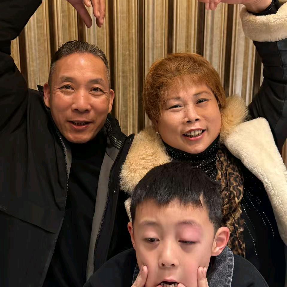 小红姐一家人