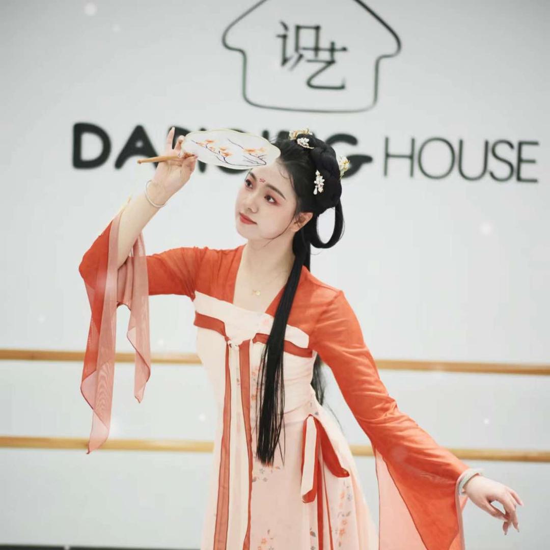 爱跳舞的小吃货