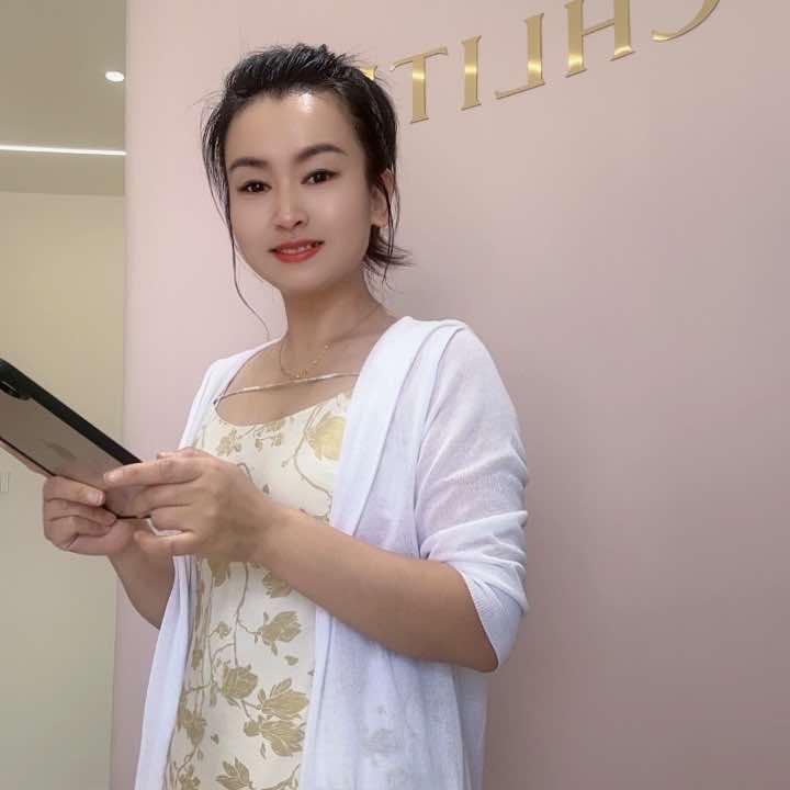 初洛美妆护肤店