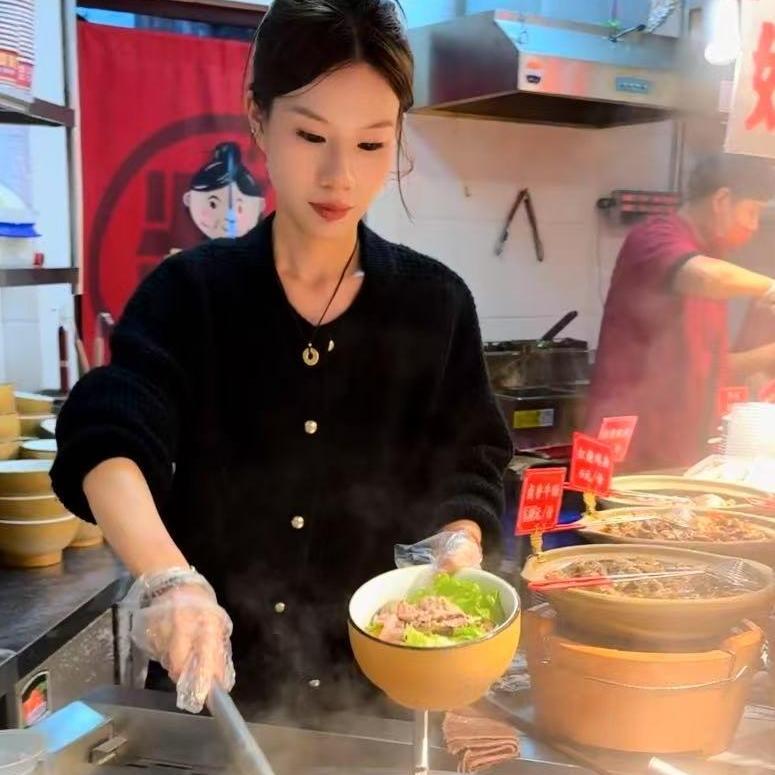 蠡婆婆鲜烫牛肉米线（总部）