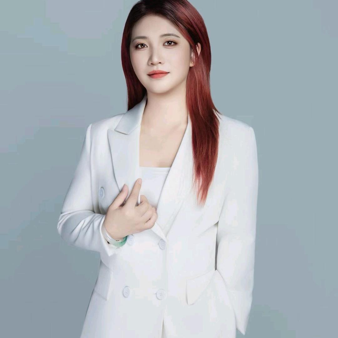 佐依化妆美甲美睫美容店
