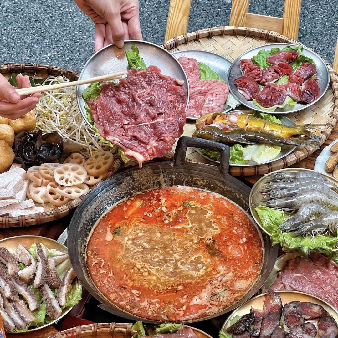 矮板凳贵州地摊火锅南康店