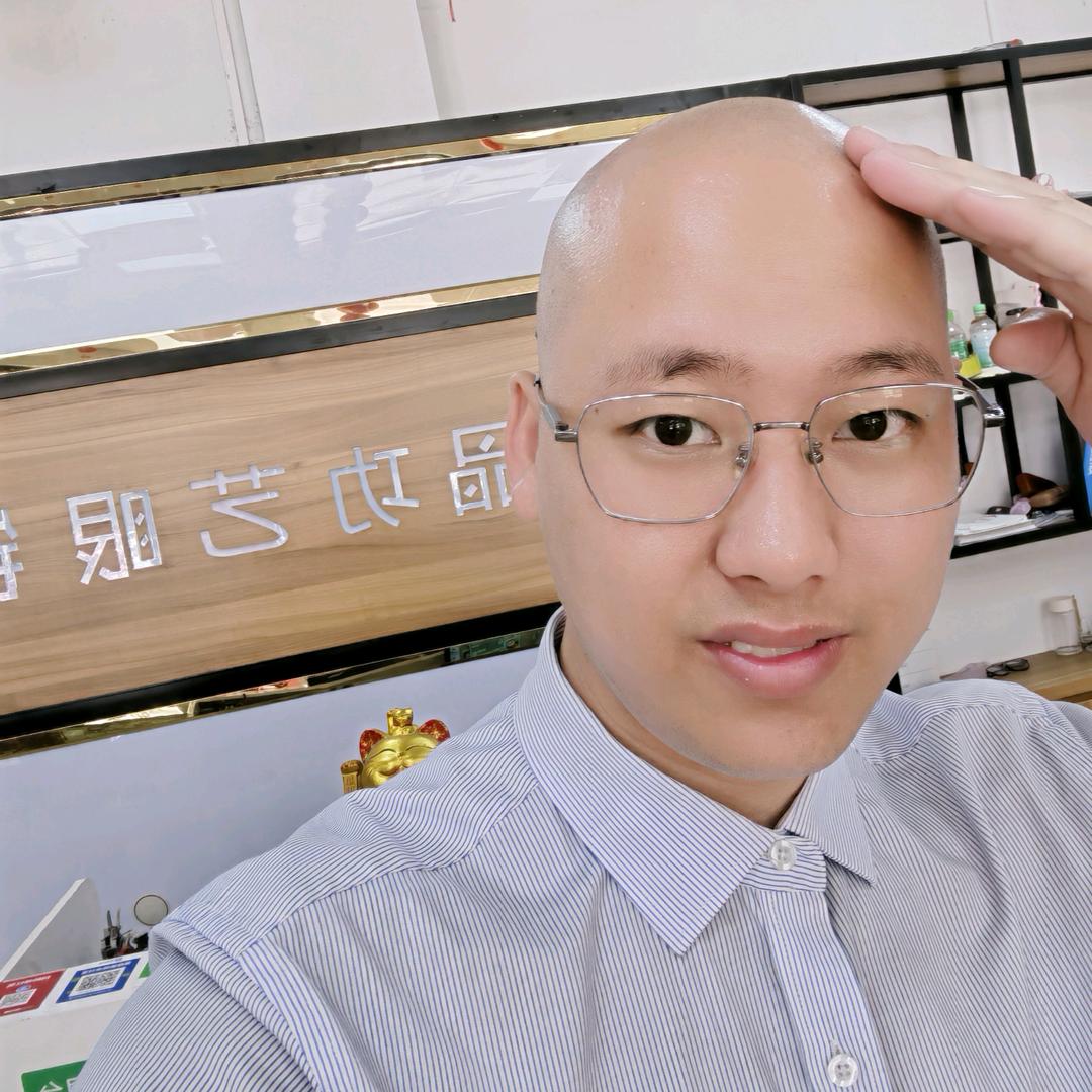 防城港做近视防控的光头哥