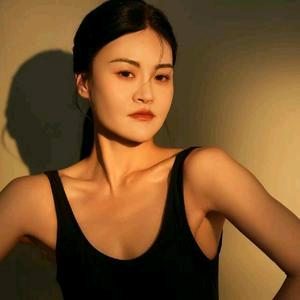 萨拉齐印佳瑜伽女子塑形·何佳