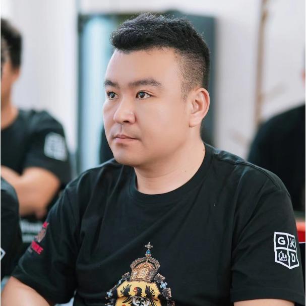 济南大自然地板尹龙