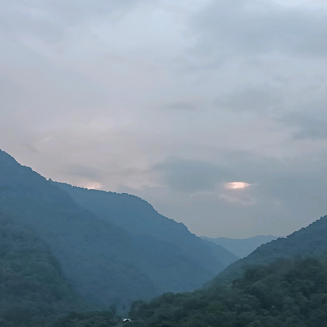 山隐-凡尘.栖夷山卢民宿官方号