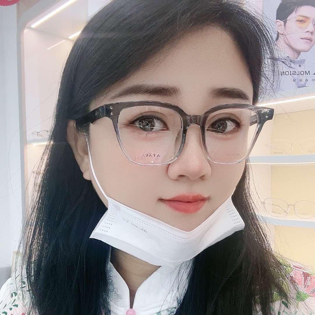 胖小玲（配副眼镜）