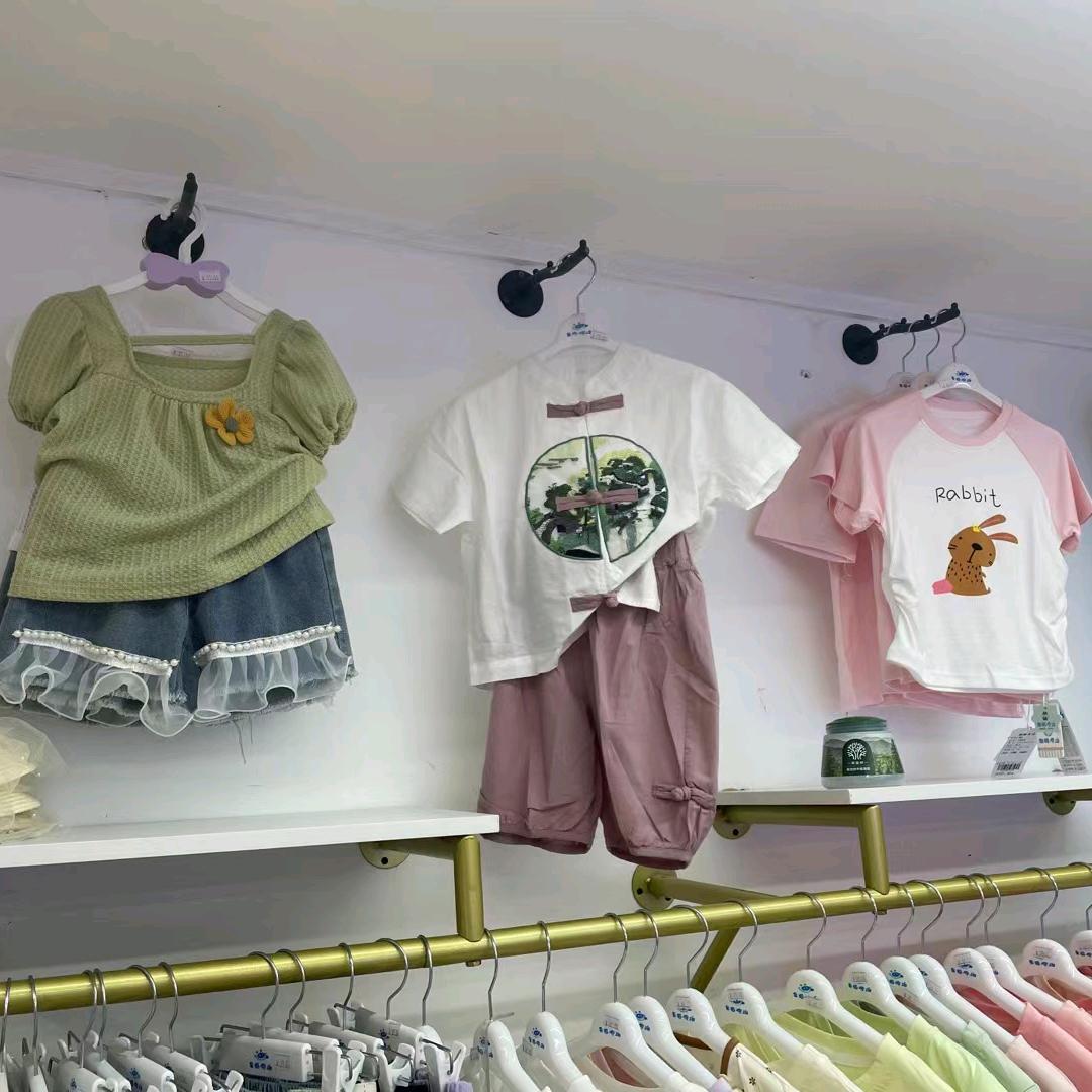 上思县明江新城步行街奥特曼童装店