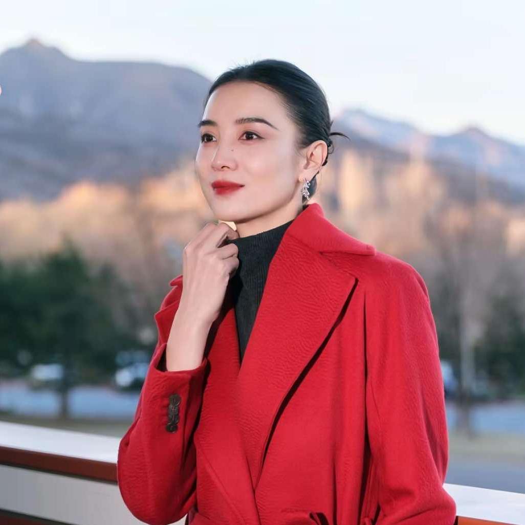 田婉.